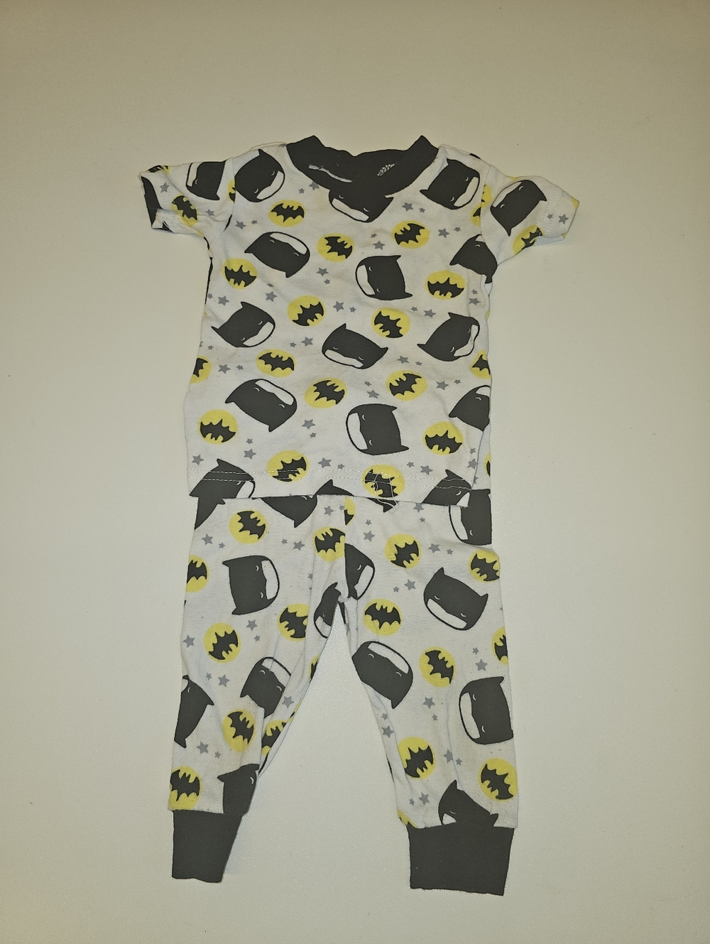 EUC | 12M | Justice League | Batman Pajama Set Black Yellow Graphic Sleepwear